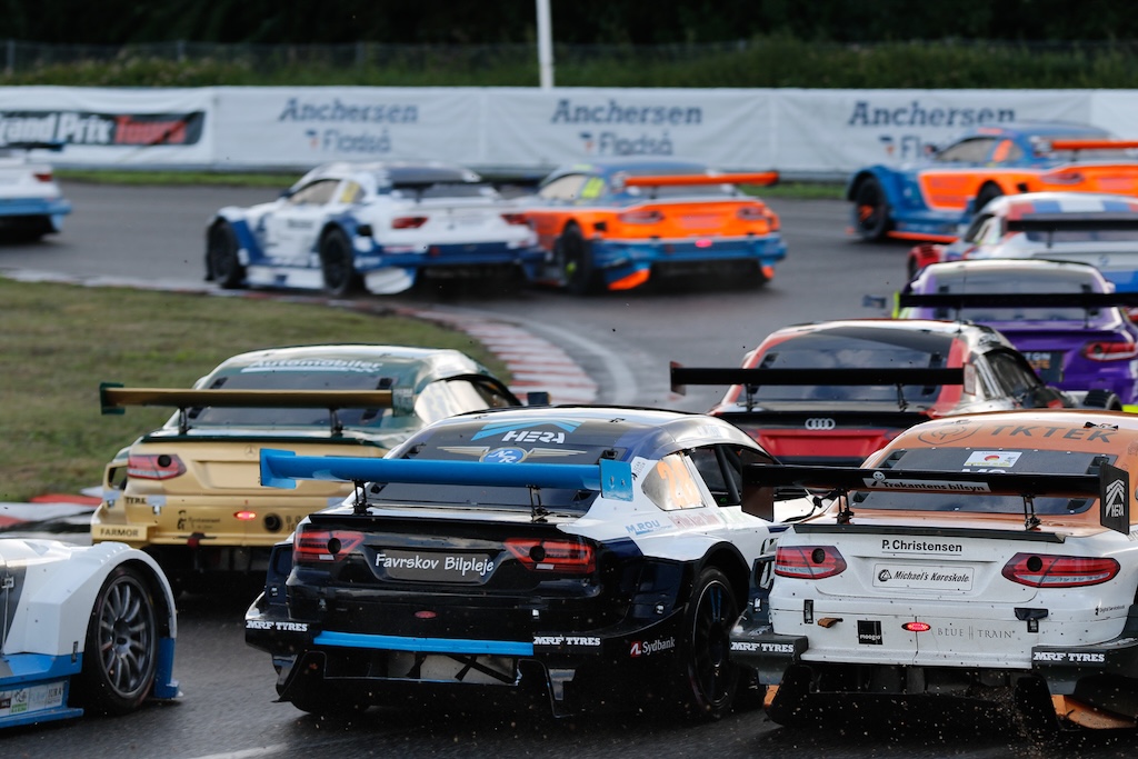 Super GT Finalen bliver helt sikkert en tæt og intens affære.
(Foto: Motorsporten.dk)